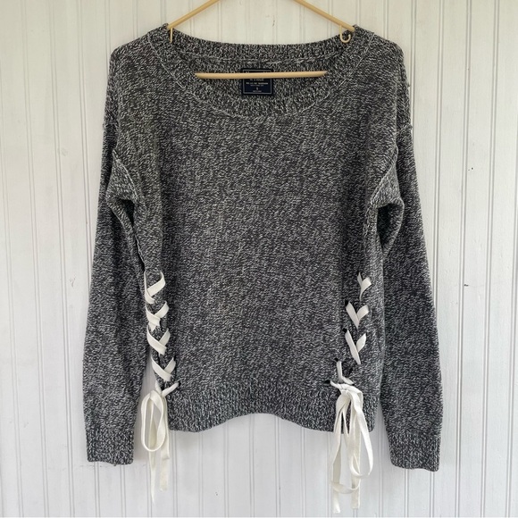 Abercrombie & Fitch Women's Marled Gray White Lace Up Sweater Size Small - Picture 1 of 8